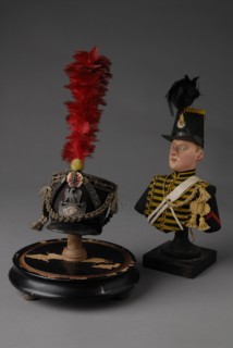 Shako miniature et figurine de "chasseurs à pied"