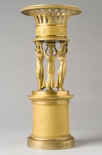 Centre de table formé d'une corbeille en bronze ciselé et doré, époque Empire