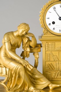 Pendule symbolisant l'Etude ou l'Archéologie, vers 1810-1820 (détail)