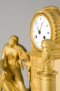 Pendule symbolisant l'Etude ou l'Archéologie, vers 1810-1820 (détail)