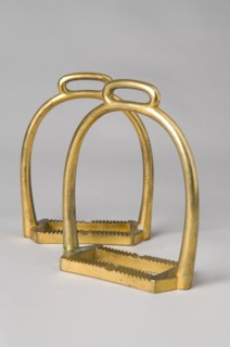 Paire d'étriers d'officier de cavalerie légère en bronze doré, vers 1850