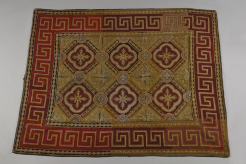 Tapis à décor sur fond lie de vin, époque Napoléon III