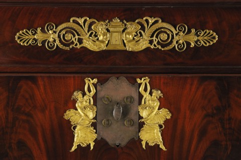 Détail de grand secrétaire formant coffre fort, époque Empire
