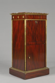 Table de chevet en acajou, époque Empire
