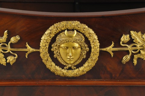 Détail de lit dit "bateau", époque Empire