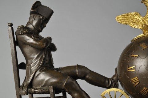 Pendule de cheminée, "L'Empereur Napoléon 1er assoupi à la veillée de Wagram" (détail)