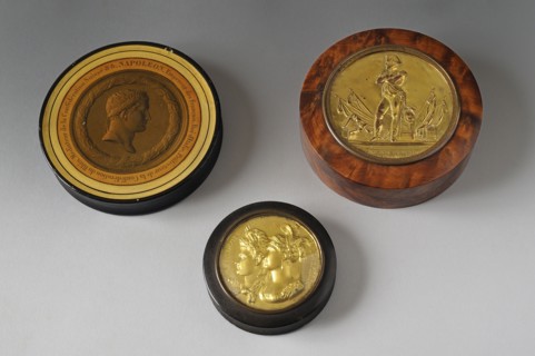 Boîtes rondes à l'effigie de Napoléon