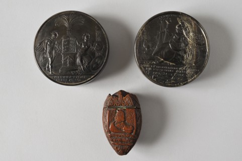Boite ronde et tabatière