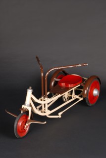 Jouet : cyclorameur beige et marron