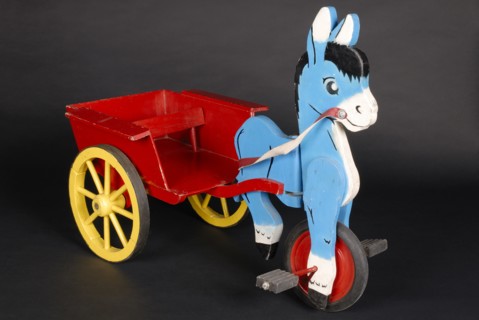 Toy : donkey and its pedal cart
