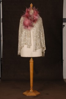 Costume de théâtre : cape de soirée 1925-1930 perlée