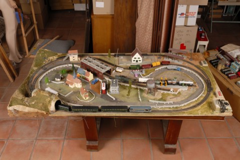 Jouet : maquette pour trains électriques