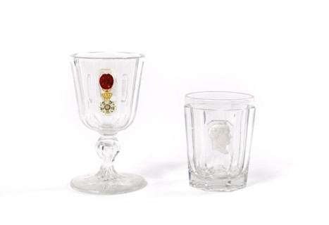Deux verres en cristal à décor en cristallo-cérame