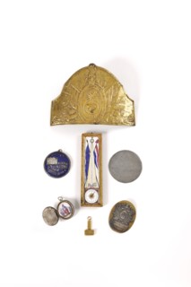 Ensemble de plaques, médailles et médaillons de l'époque révolutionnaire et du 19e siècle