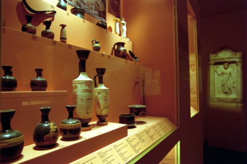 L'EXPOSITION: "LA CITE DERRIERE LA CITE"