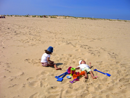 AMUSEMENT A LA PLAGE-FRANCE