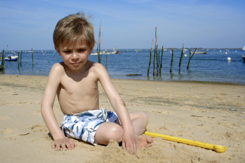AMUSEMENT A LA PLAGE-FRANCE