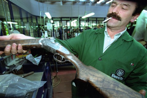 ITALIE. L'USINE D'ARMEMENT BERETTA A VAL TROMPIA, L'UNE DES PLUS CELEBRES DANS LA FABRICATION
