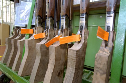 ITALIE. L'USINE D'ARMEMENT BERETTA A VAL TROMPIA, L'UNE DES PLUS CELEBRES DANS LA FABRICATION