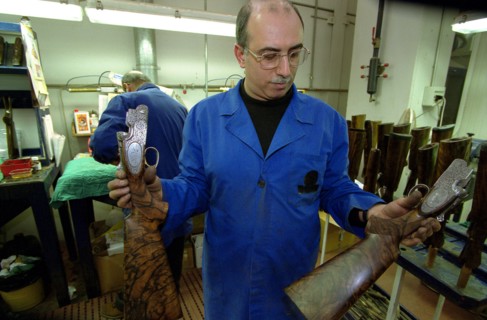 ITALIE. L'USINE D'ARMEMENT BERETTA A VAL TROMPIA, L'UNE DES PLUS CELEBRES DANS LA FABRICATION