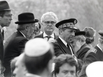 Personnalités politiques venues à Carpentras en 1990 suite à la profanation du cimetière juif de la ville