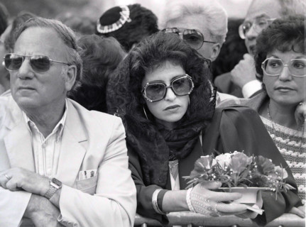 Carpentras en 1990 suite à la profanation du cimetière juif de la ville