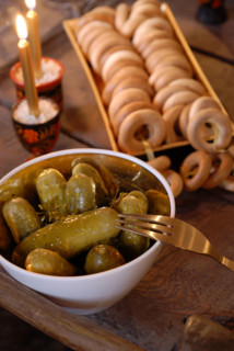 Dîner du Grand Nord : biscuits apéritifs et cornichons