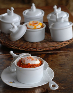 Repas "tout à l'oeuf" : confit de légumes à l'oeuf cassé