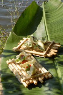 Buffet Robinson : conchiglione farcis sur radeau de gressins au sésame