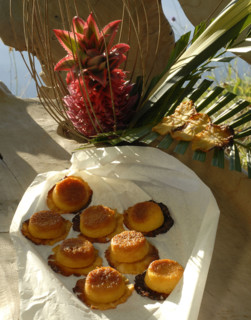 Buffet Robinson : tendres galets d'ananas sur chips d'ananas