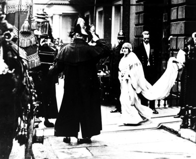 Elizabeth Bowes-Lyon épouse le futur George VI