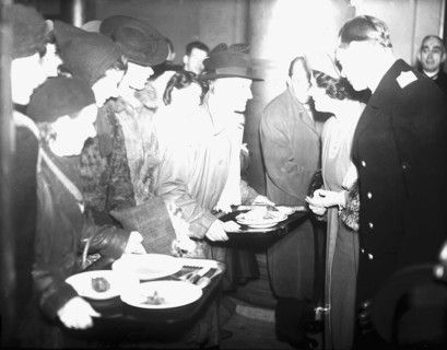 Le roi George VI et la reine-mère visitent à Sheffield en 1941.