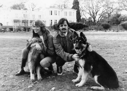 Après deux années dans l’étendue sauvage de pop, Ringo Starr a apporté  sa musique et sa femme