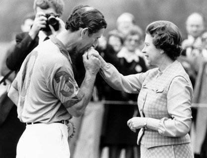 La reine Elisabeth II avec le prince Charles