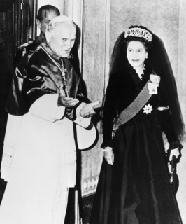 La reine Elisabeth II en visite officielle au Vatican
