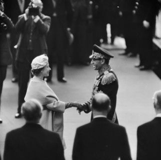 La reine Elisabeth II et Mohammad-Reza Shah Pahlavi