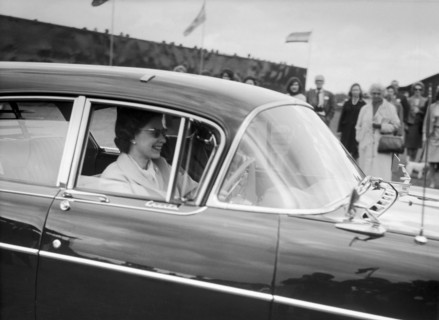 La reine Elisabeth II au volant de sa voiture