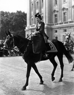 La reine Elisabeth II à cheval