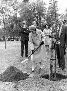 La reine Elisabeth II à l'inauguration du Kielder Reservoir
