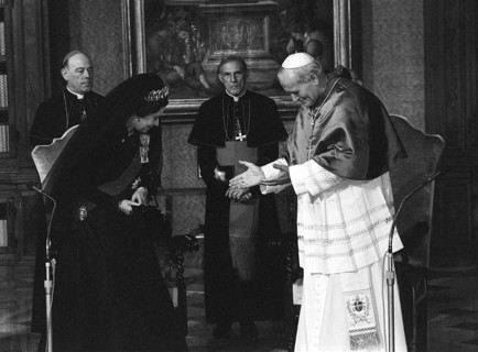 La reine Elisabeth II en visite officielle au Vatican