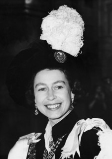 La reine Elisabeth II lors de son investiture dans l'Ordre du Chardon à Edimbourg