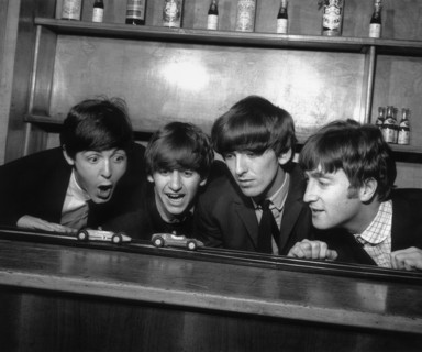 Les Beatles s'amusant entre deux concerts