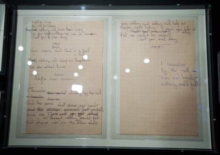David Bowie exhibition au V&A museum à London
