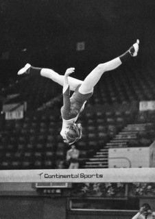 Nadia Comaneci à l'entraînement