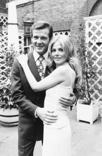 Roger Moore et Britt Ekland