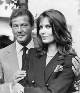 Roger Moore et Maud Adams