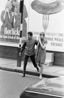 Jean-Marie Périer et Françoise Hardy à Londres, le 11 octobre 1965