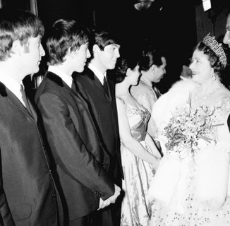 Les Beatles et la Reine Mère