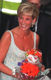 PRINCESS DIANA AT CHRISTIES DRESS VIEWING 01/06/1997