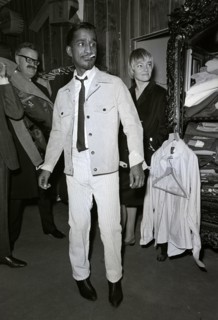Royal Variety Show Rehearsal. Sammy Davis Jnr. out shopping in Carnaby St. during a break.
14th